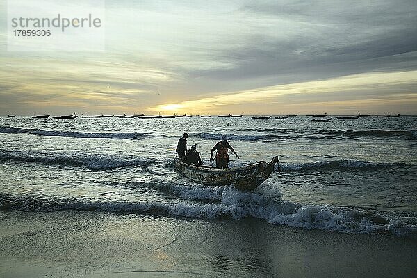 Sonnenuntergang  Traditioneller Fischereistrand  Plage des Pêcheurs Traditionnels  Nouakchott  Mauretanien  Afrika