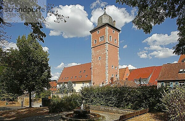 Klingenturm  heute: Jugendherberge  Springbrunnen  Ochsenfurt  Unterfranken  Bayern  Deutschland  Europa