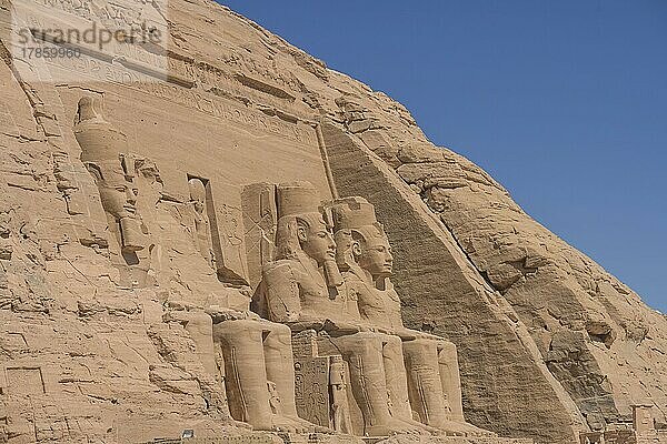 Statuen Pharao Ramses II. Felsentempel Abu Simbel  Ägypten  Afrika