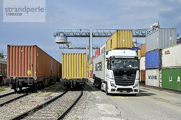 Swissterminal Logistikdienst Eisenbahnwagen  LKW Container  Schweiz  Europa
