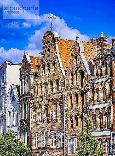 Backsteingebäude in der Altstadt  Lüneburg  Niedersachsen  Deutschland  Europa