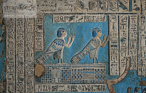 Vogelmenschen Harpyien  Deckenrelief  grosse Vorhalle Pronaos  Hathor-Tempel  Dendera  Qina  Ägypten  Afrika