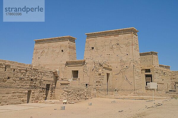 Erster Pylon  Isis-Tempel  Tempelanlage Philae  Assuan  Ägypten  Afrika