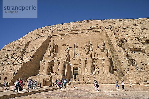 Statuen Pharao Ramses II. Felsentempel Abu Simbel  Ägypten  Afrika