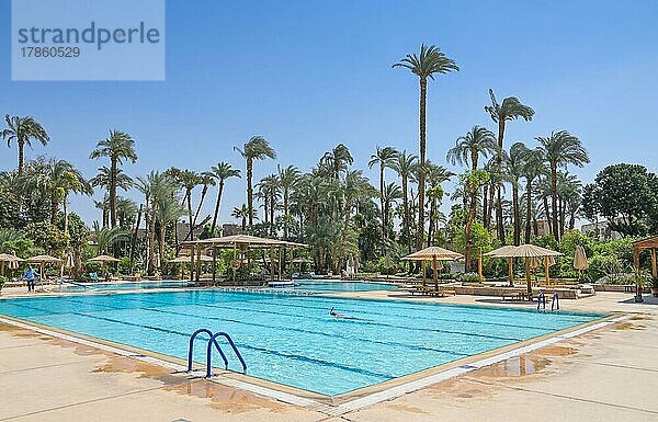 Swimmingpool  Garten  Hotel Winter Palace  Luxor  Ägypten  Afrika