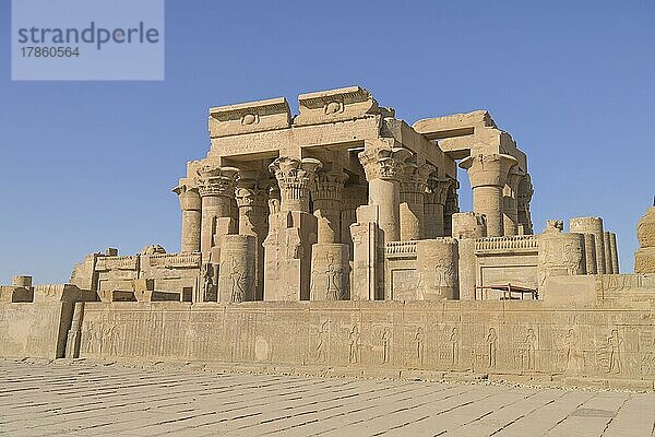 Südseite  Säulen  Haupteingang  Haupttempel  Tempelanlage Kom Ombo  Ägypten  Afrika