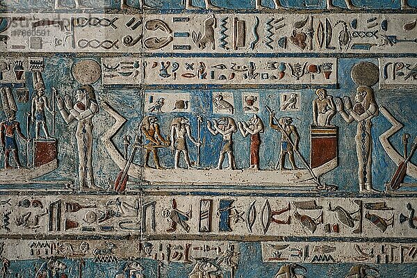 Nilbarke  Deckenrelief  grosse Vorhalle Pronaos  Hathor-Tempel  Dendera  Qina  Ägypten  Afrika