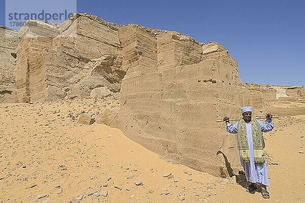 Einheimischer  Ägypter  Wachmann  Sandstein-Steinbruch Dschabal as-Silsila  Ägypten  Afrika