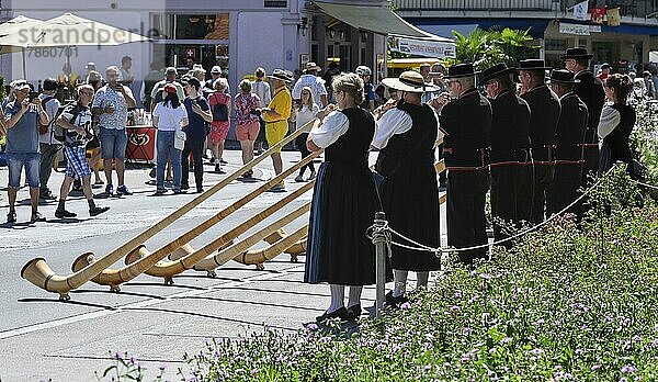 Alphornbläser  Interlaken  Schweiz  Europa