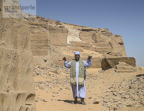 Einheimischer  Ägypter  Wachmann  Sandstein-Steinbruch Dschabal as-Silsila  Ägypten  Afrika