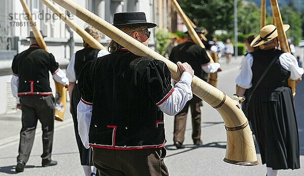 Alphornbläser  Interlaken  Schweiz  Europa