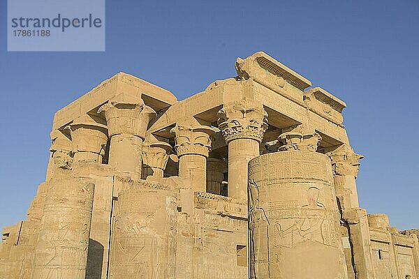Südwestseite  Säulen  Haupteingang  Haupttempel  Tempelanlage Kom Ombo  Ägypten  Afrika