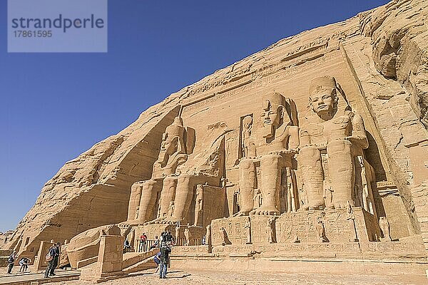 Statuen Pharao Ramses II. Felsentempel Abu Simbel  Ägypten  Afrika