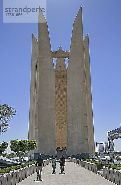 Denkmal ägyptisch-sowjetische Freundschaft  gemeinsamer Bau Assuan Staudamm  Assuan  Ägypten  Afrika