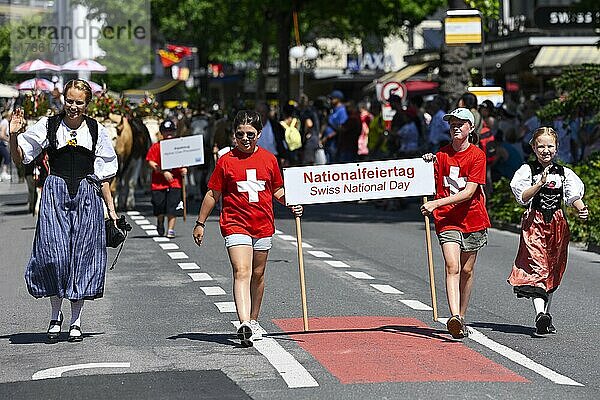 Umzug Schild Nationalfeiertag  Interlaken  Schweiz  Europa