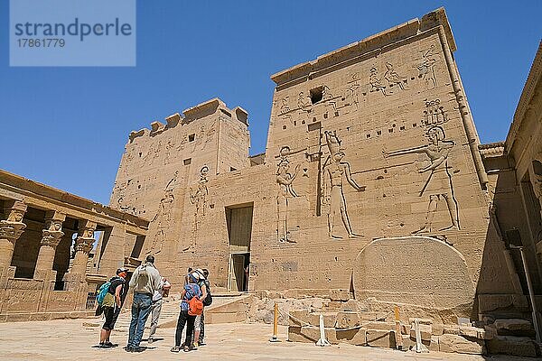 Erster Pylon  Isis-Tempel  Tempelanlage Philae  Assuan  Ägypten  Afrika