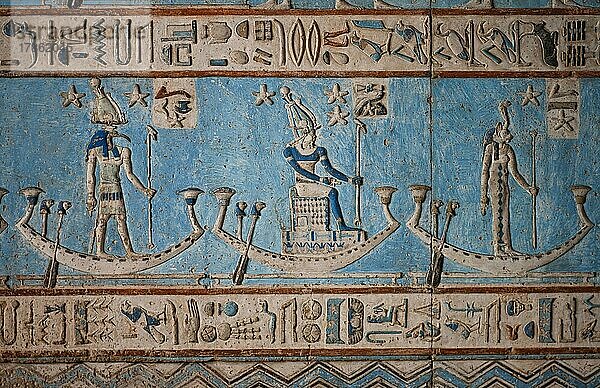 Nilbarken  Deckenrelief  grosse Vorhalle Pronaos  Hathor-Tempel  Dendera  Qina  Ägypten  Afrika