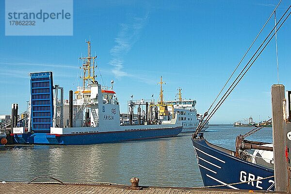 Osthafen  Norddeich  Ostfriesland  Niedersachsen  Deutschland  Europa