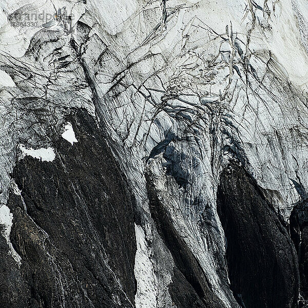 der Blick auf den Glacier Piedras Blancas  einen hängenden Gletscher in Patago