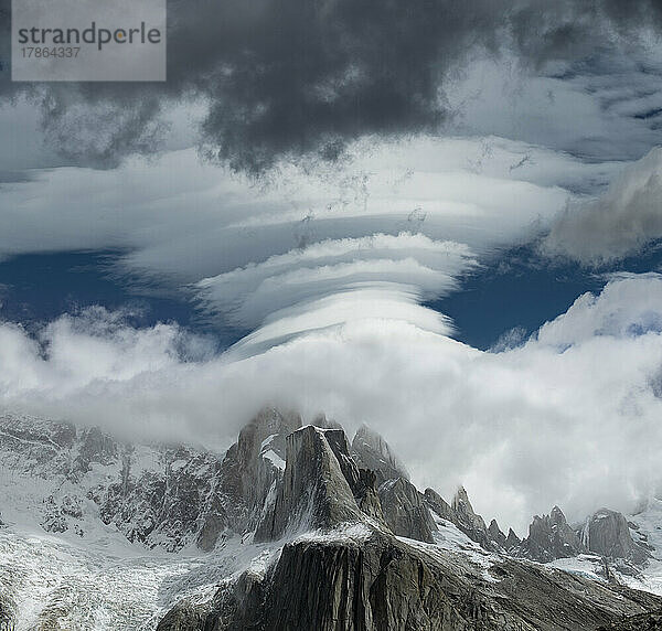 Schneeböen vom Cerro Torre  an einem windigen Tag im Nachhinein