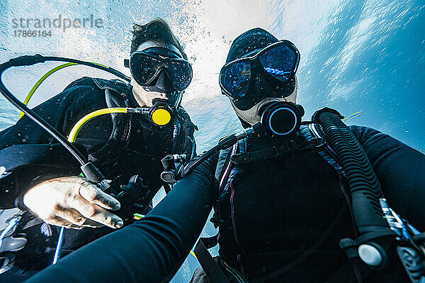 divers sharing air at safety stop