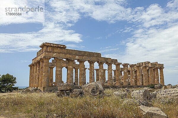 Ruinen von Selinunt  Tempel E  Sizilien  Italien  Europa