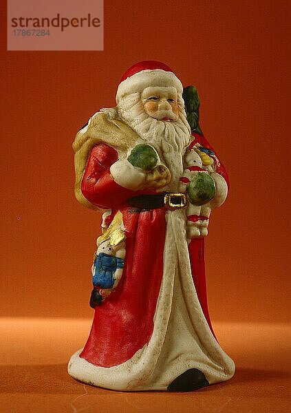 Weihnachtsmann  Nikolausfigur  Porzellanfigur  Weihnachtszeit  Advent  Santa Claus  porcelain figure  yule tide