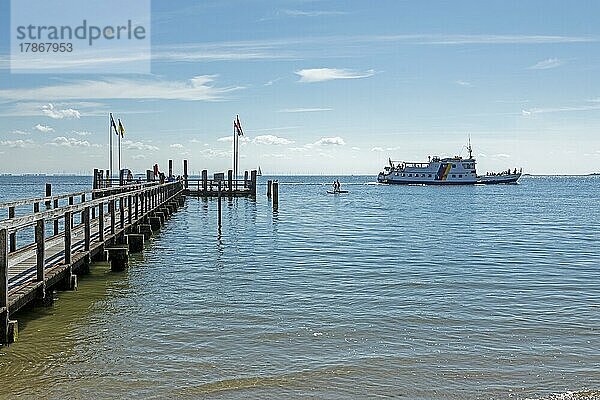 Fähre  Seebrücke  Wyk  Insel Föhr  Nordfriesland  Schleswig-Holstein  Deutschland  Europa