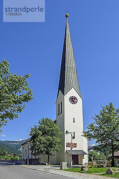 Pfarrkirche St. Anton in Balderschwang im Balderschwanger-Tal  Allgäu  Bayern  Deutschland  Europa
