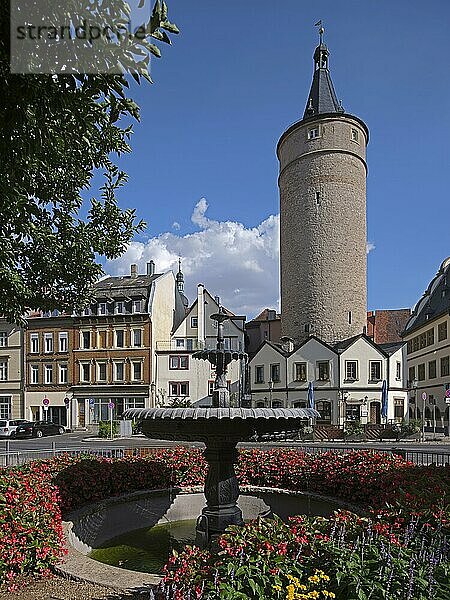 39 Meter hoher Marktturm  13. und 14. Jhd. Altstadt  Kitzingen  Unterfranken  Bayern