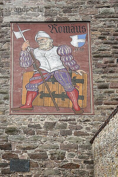 Wandgemälde vom Held Remigius Mans alias Riese Romäus als Ritter mit Lanze und Wappen am Romäusturm in Villingen  Villingen-Schwenningen  Südschwarzwald  Schwarzwald  Baden-Württemberg  Deutschland  Europa