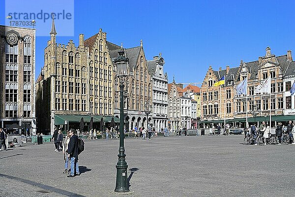 Marktplatz mit traditioneller flämischer Architektur  Brügge  Belgien  Europa