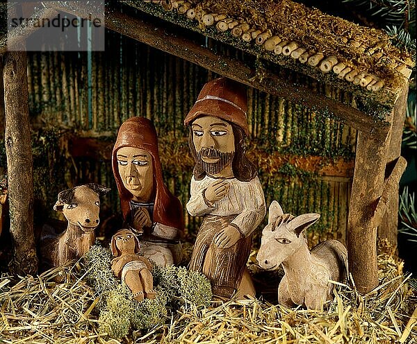 Peruanische Krippenfigur  Geburt Jesu Christi  Weihnachtszeit  Advent  Peruvian cradle figure  birth Jesus Christ  yule tide