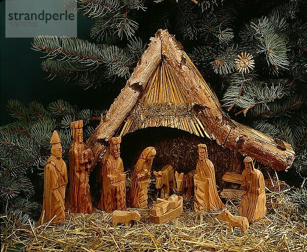 Weihnachtliches Krippenspiel  Weihnachtskrippe  Holzgeschnitzt  Geburt Jesu Christi  Weihnachtszeit  Advent  Christmassy cradle game  creche  wooden-carved  birth Jesus Christ  yule tide