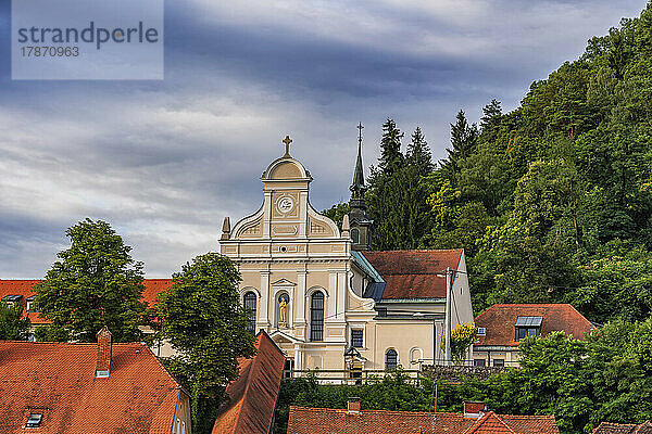 Slowenien  Savinja  Celje  Fassade der Kirche St. Cecilia