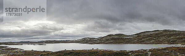 Norwegen  Panoramablick auf Wolken über dem Plateau im Hardangervidda-Nationalpark