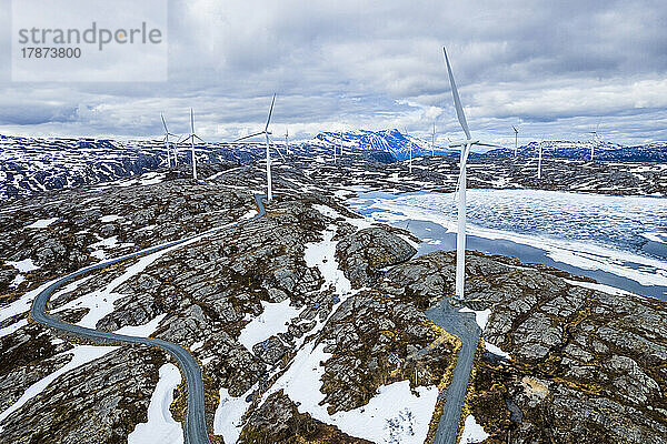Norwegen  Nordland  Drohnenansicht des Windparks im Store Haugfjell-Gebirge