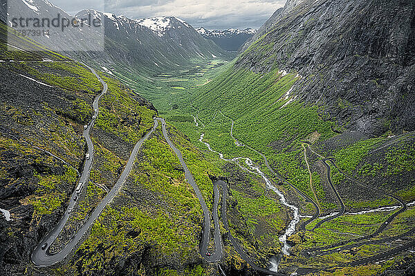 Norwegen  Møre og Romsdal  malerischer Blick auf den Trollstigen-Pass