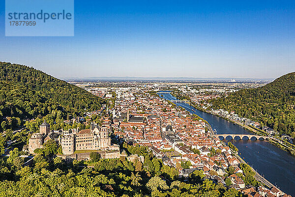Deutschland  Baden-Württemberg  Heidelberg  Luftaufnahme des Heidelberger Schlosses und der umliegenden Altstadt