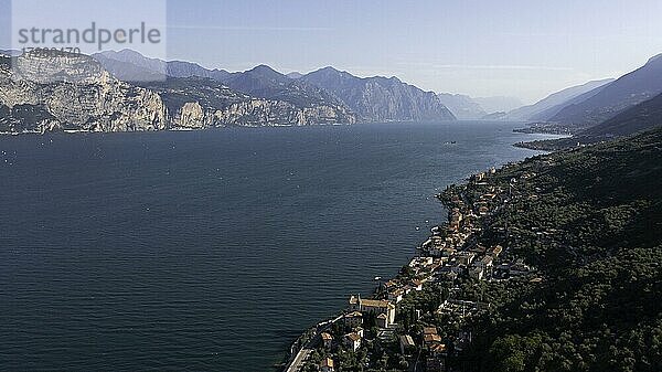 Gardasee  Brenzone  Drohnenaufnahme  Venetien  Italien  Europa