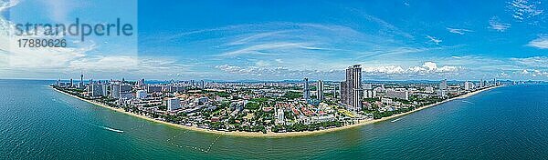 Panorama Luftaufnahme vom Strand in Jomtien  Chonburi  Thailand  Asien
