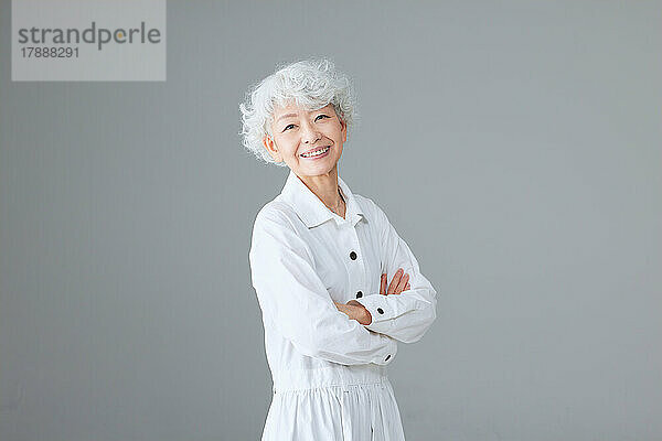 Porträt einer japanischen Seniorin