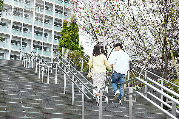 Japanisches Paar trifft sich in Tokio