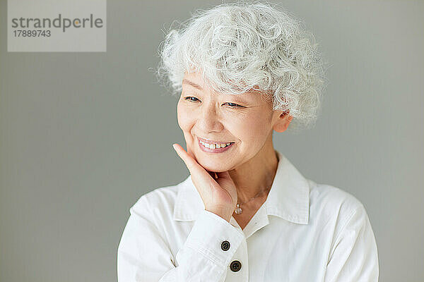 Porträt einer japanischen Seniorin