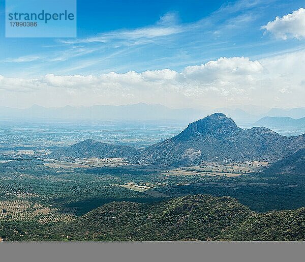 Blick auf die Berge der Western Ghats. Tamil Nadu  Indien  Asien