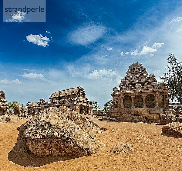 Fünf Rathas  alte hinduistische monolithische indische Felsenarchitektur. Mahabalipuram  Tamil Nadu  Südindien