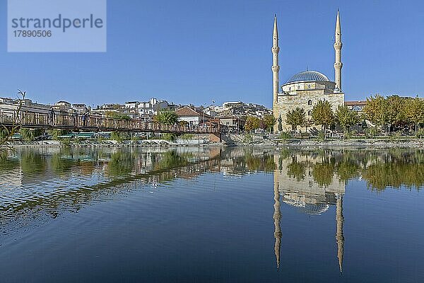 Blick auf Avanos  am Fluss K?z?l?rmak  Kappadokien  Provinz Nev?ehir  Zentralanatolien  Türkei  Asien