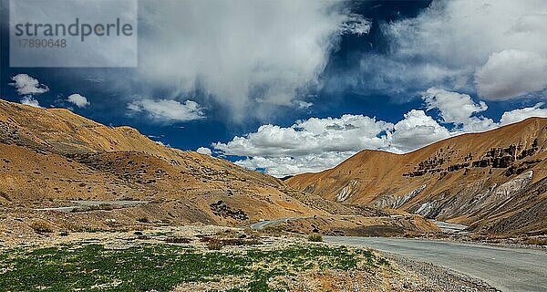 Straße von Manali nach Ladakh im indischen Himalaya. Ladakh  Indien  Asien