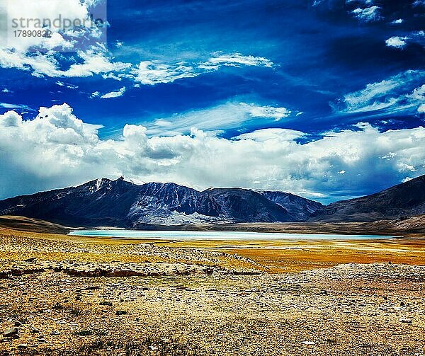 Vintage Retro-Effekt gefiltert Hipster-Stil Reise Bild der Himalaya-See Kyagar Tso  Ladakh  Indien  Asien