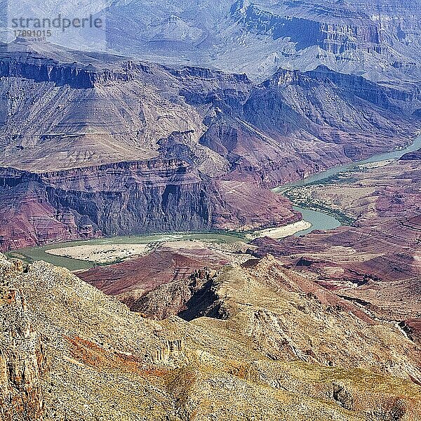 Felsformationen mit Blick auf den Colorado River  Grand Canyon  Blick von oben  Grand Canyon Nationalpark  South Rim Trail  Arizona  USA  Nordamerika